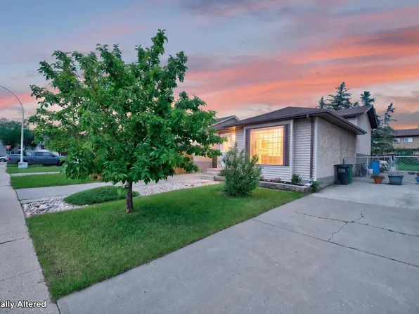 135 Hyndman Cres NW, Edmonton, AB T5A 4X6