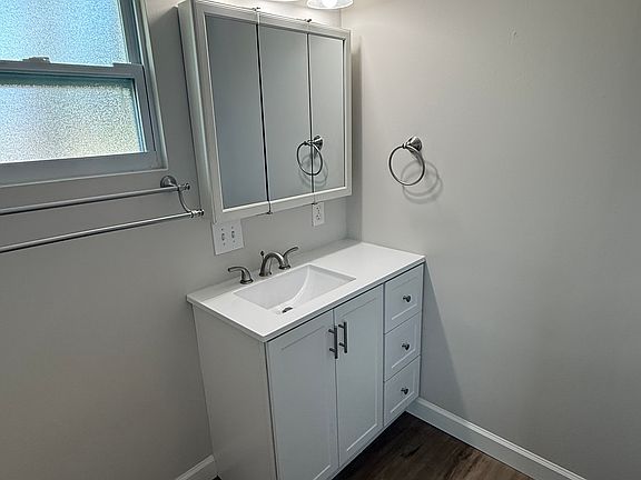 5th image of 224 44th Ave NE