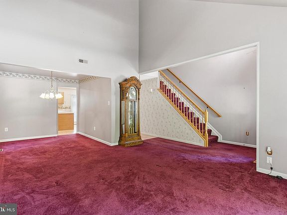 4th image of 395 Enfield Rd