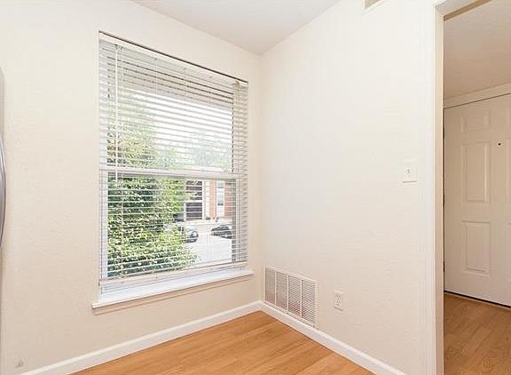 5th image of 2008 Greenglen Dr APT 304