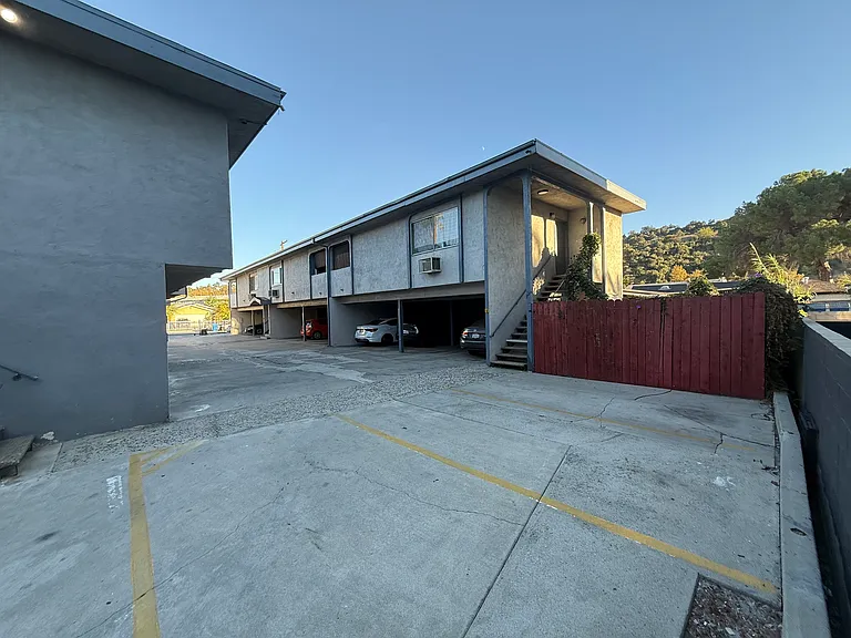 358 Leslie Way #4 — Photo 9