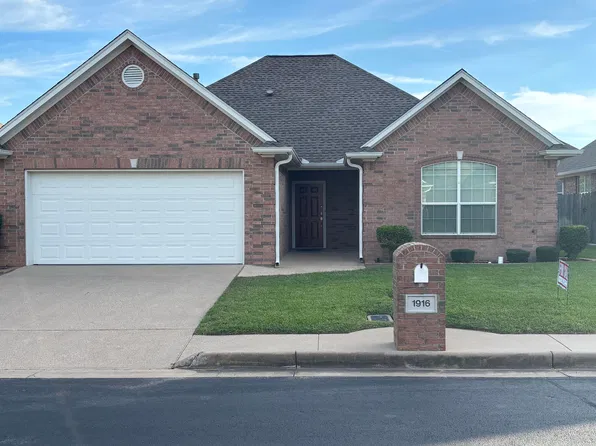 1916 Hollyglen Dr, Tyler, TX 75703