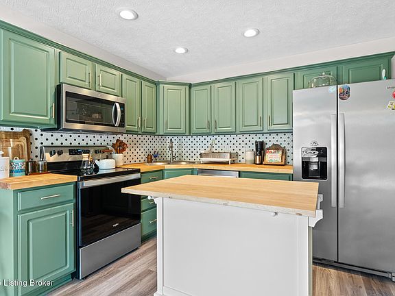 2nd image of 100 Spencer Ct