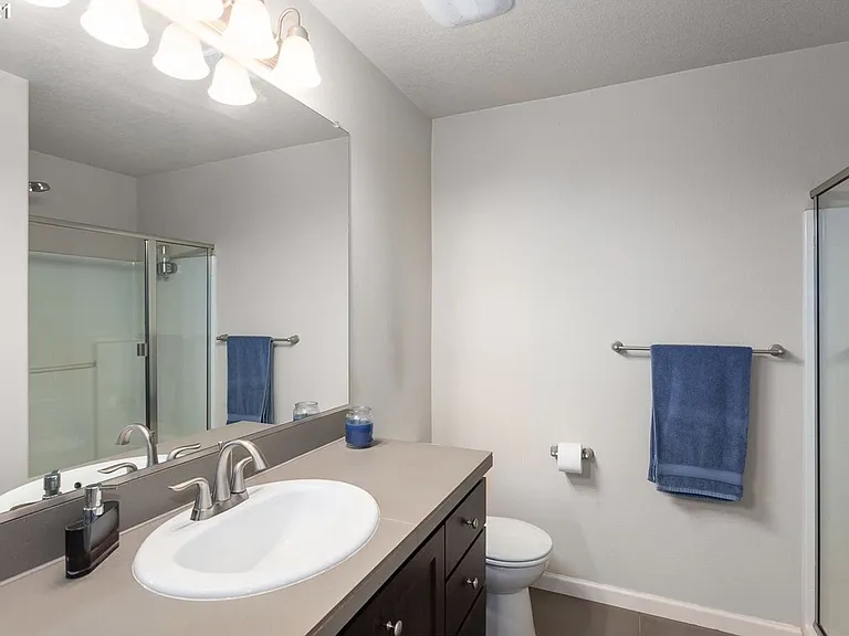 7989 NE Heiser St — Photo 9