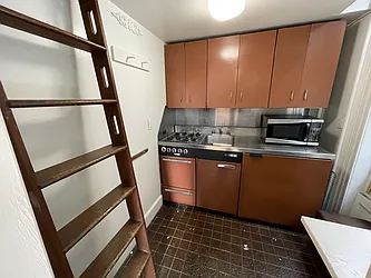 Rented by R New York