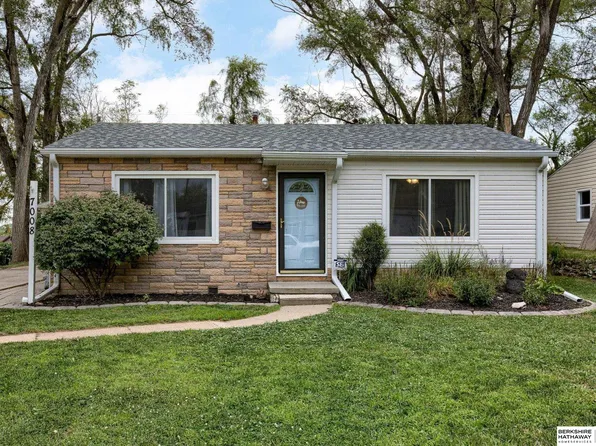 7008 Gertrude St, La Vista, NE 68128