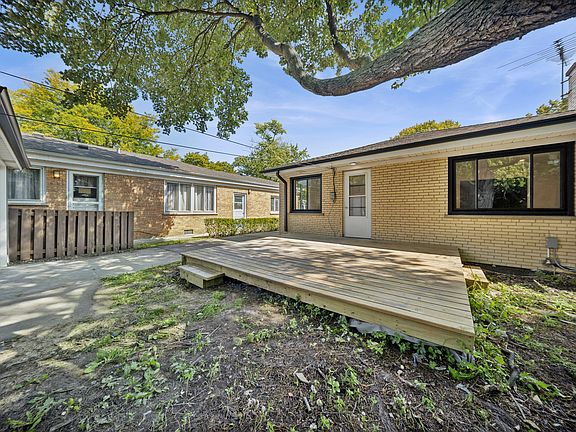 5th image of 6226 N La Crosse Ave