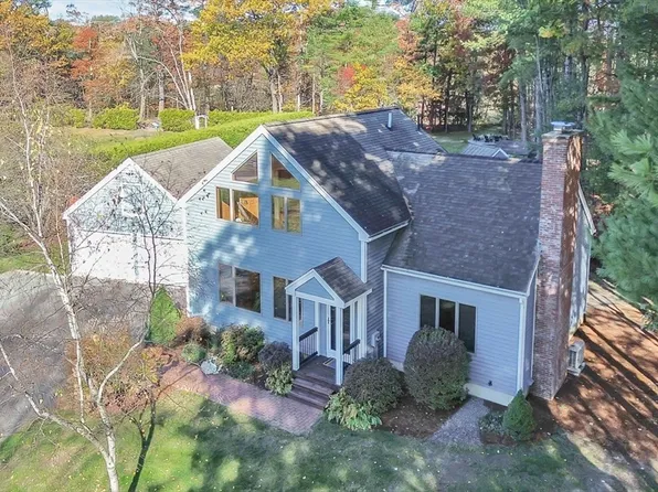 12 Pine Hill Rd, Easthampton, MA 01027