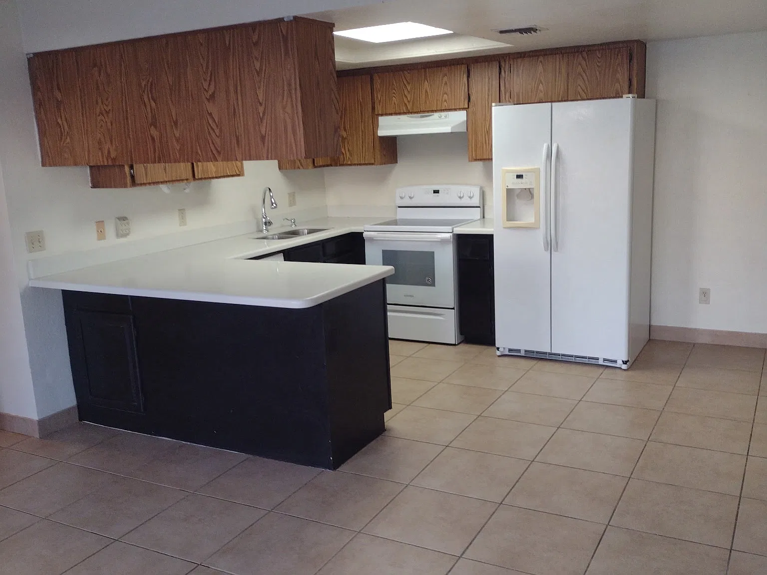2 bed, 1.5 bath, 818 sqft, $1,295 — Photo 3