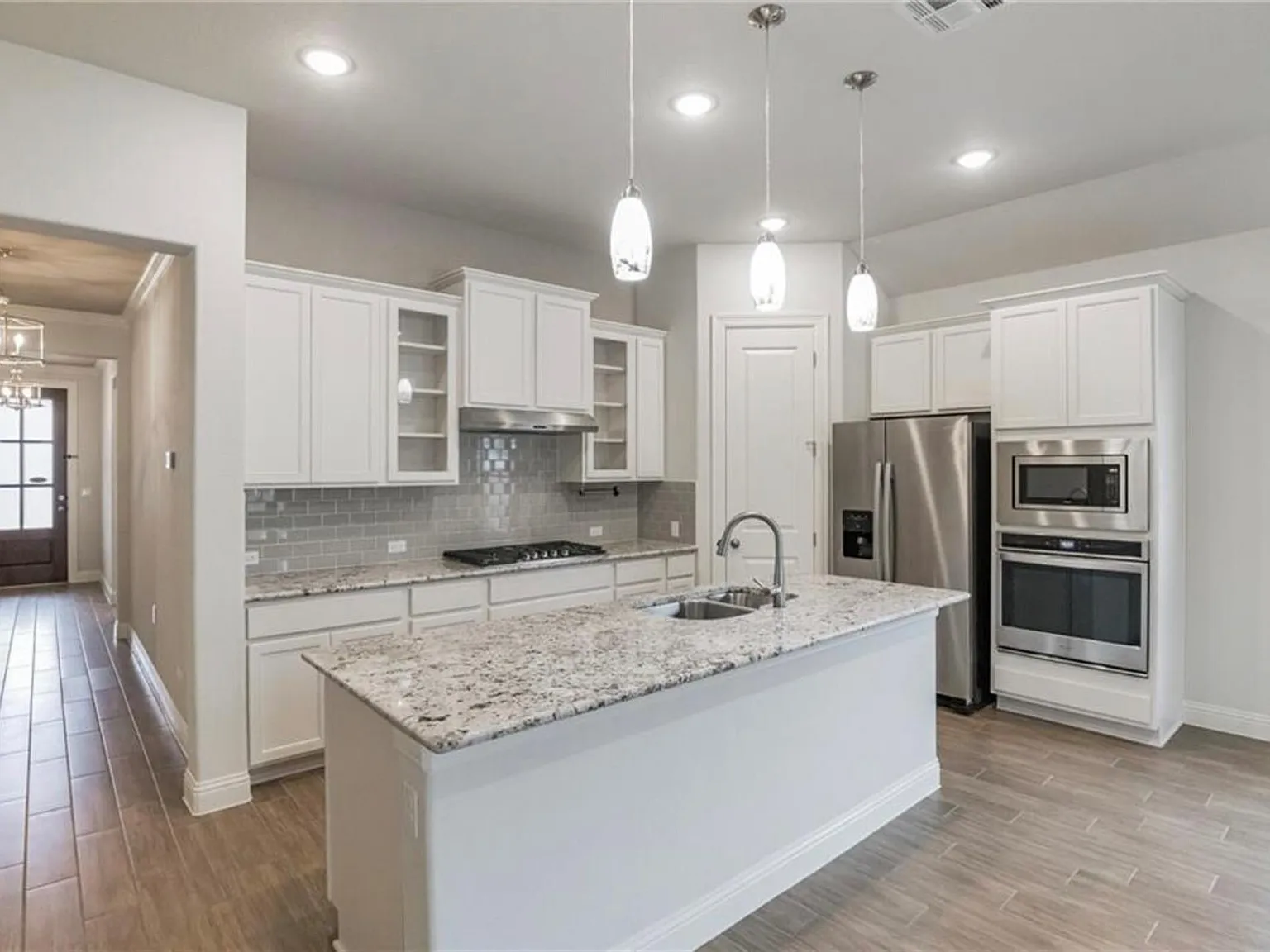 4 bed, 2.5 bath, 2208 sqft, $3,250 — Photo 2