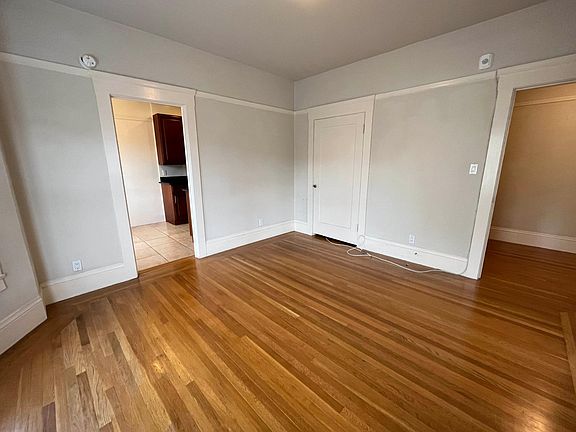 5th image of 2301 Bay St APT 102