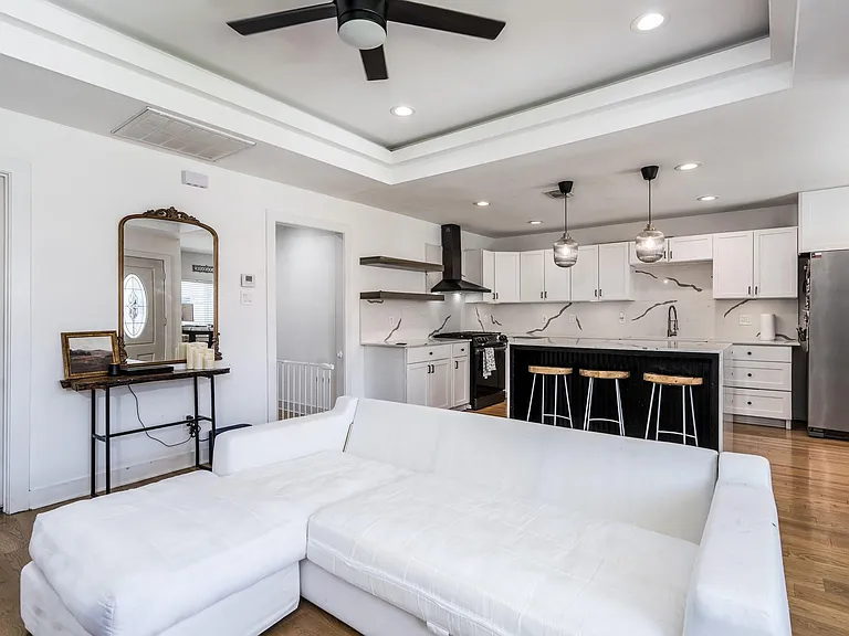 810 Jerry St — Photo 6