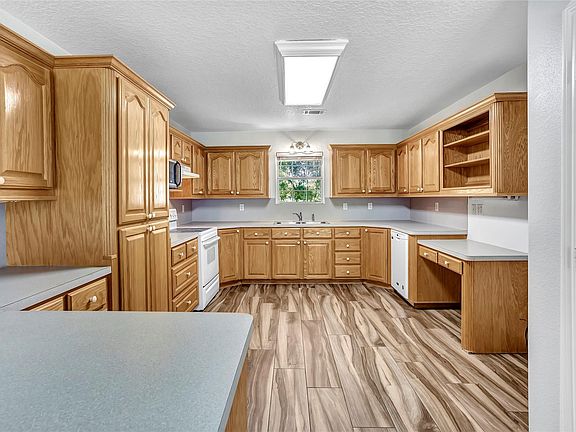 2nd image of 13024 Elizabeth Dr