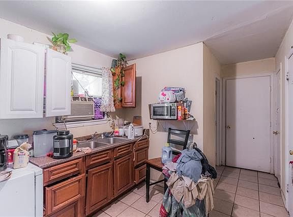 3rd image of 2715 Millmar Dr