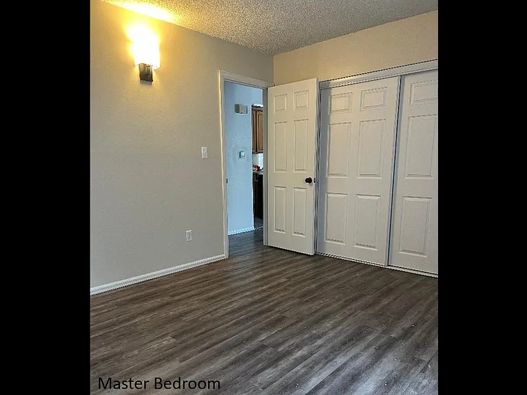 3872 Surrey Ln — Photo 8