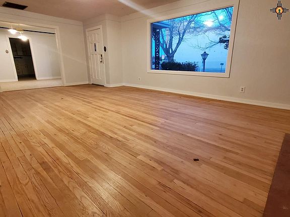 4th image of 1027 N Mesa St