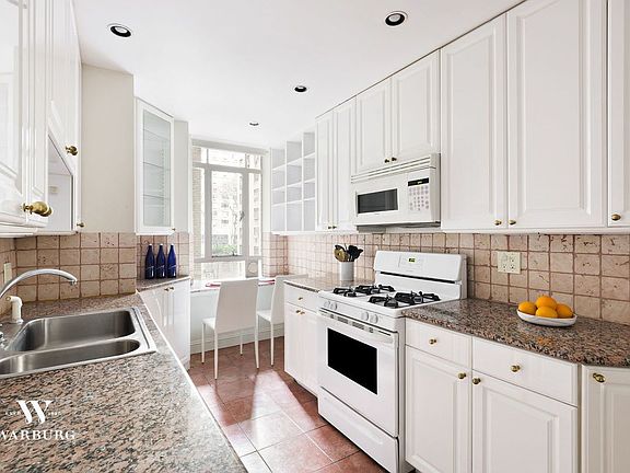 5th image of 25 Central Park W APT 3M