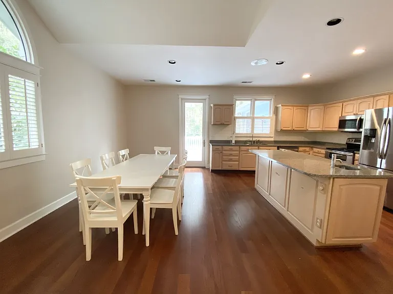 9 Royal Pointe Dr — Photo 16