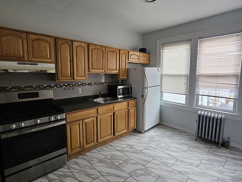 1st image of 33 Clerk St #2