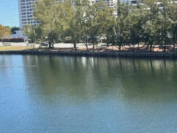 400 Diplomat Pkwy APT 308, Hallandale Beach, FL 33009