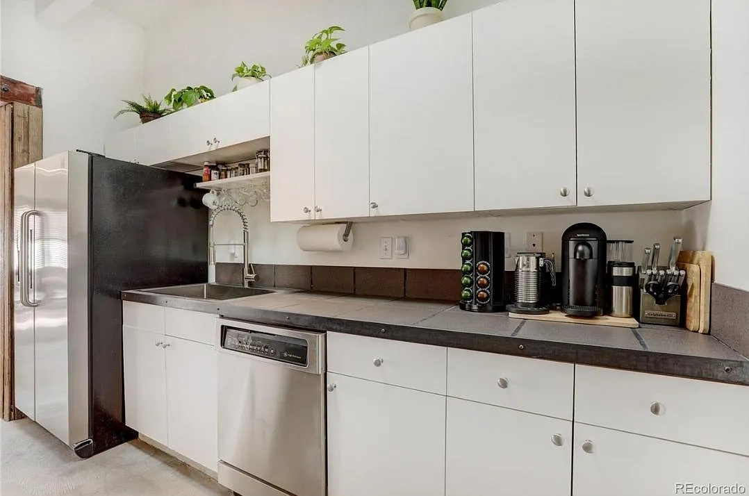 117 N Elati St — Photo 3