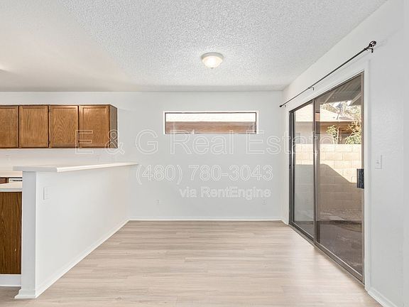 5th image of 8714 W Amelia Ave