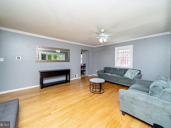 3rd image of 1511 Warren Ave