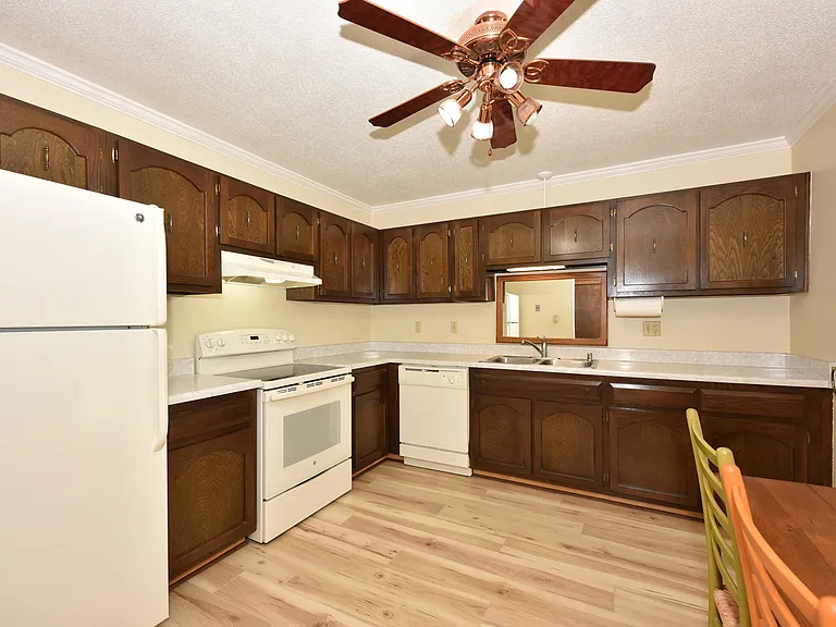 2076 Chateau Ct #106 — Photo 10