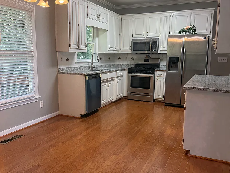 425 Tara Oaks Ct — Photo 3