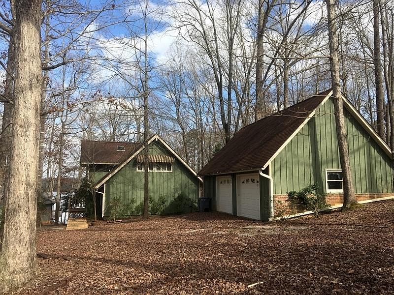 1st image of 586 Greenleaf Dr