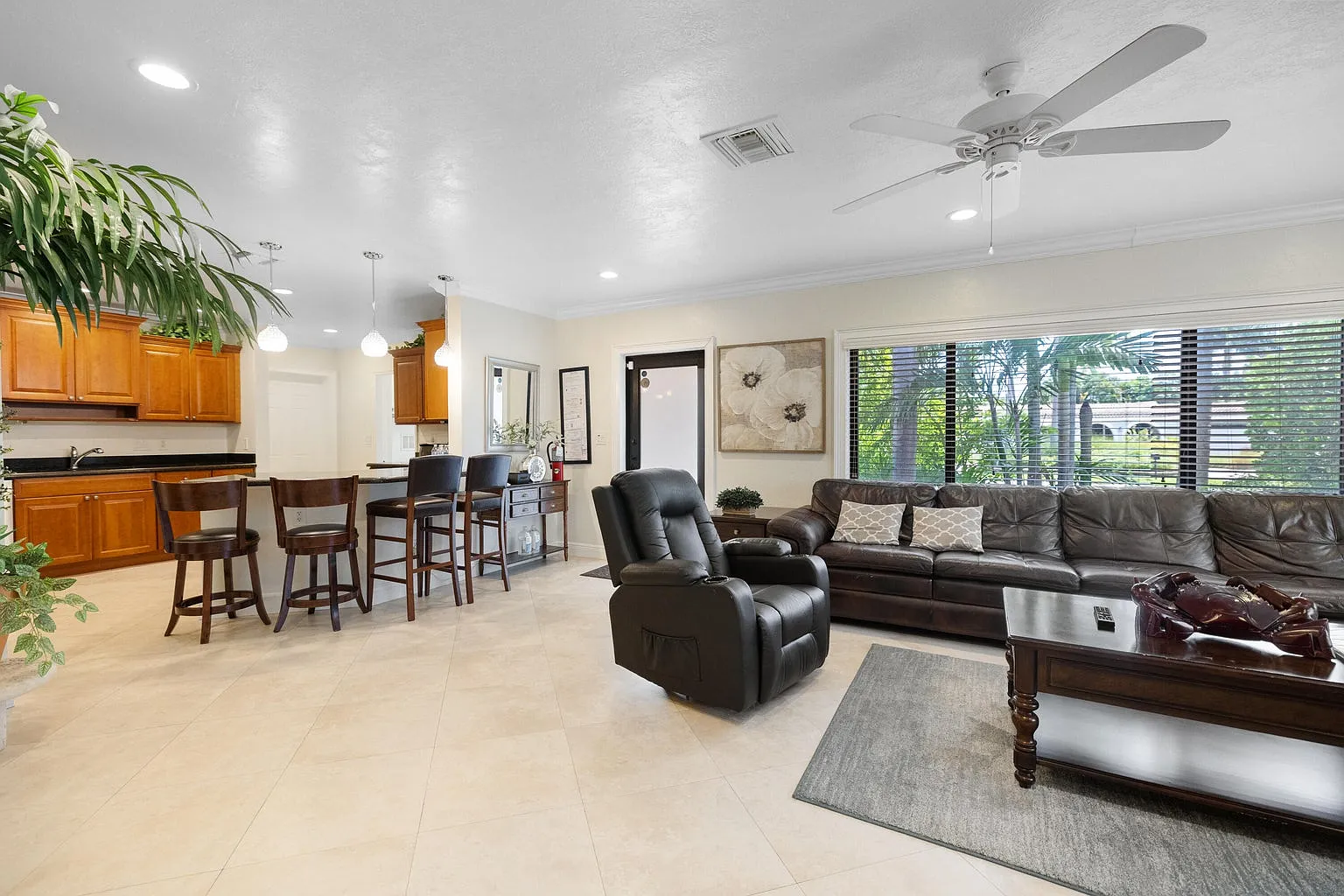 3 bed, 1870 sqft, $5,995 — Photo 2