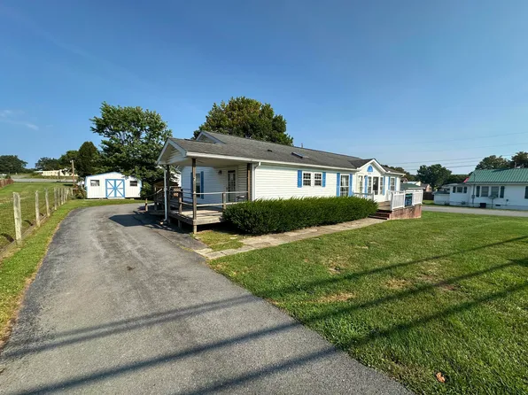 734 Maplewood Ave, Lewisburg, WV 24901