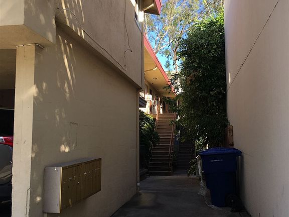 3rd image of 944 N San Vicente Blvd APT 7