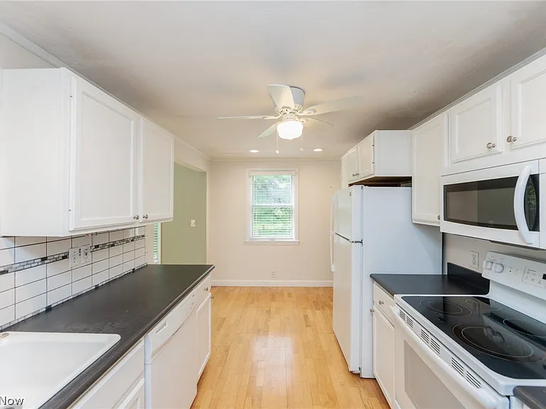 7381 Portage St — Photo 14