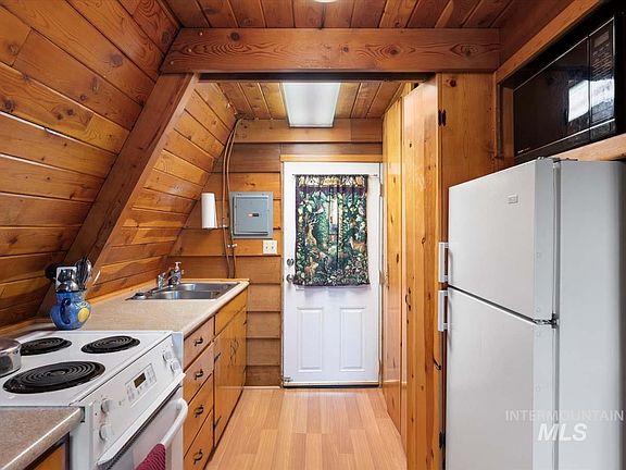 4th image of 3 Lyons Ln