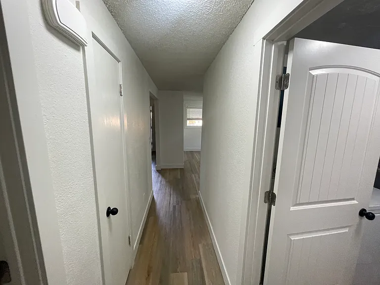 216 Hudson Ave #B — Photo 7