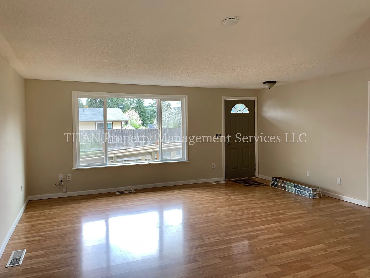 3 bed, 2.0 bath, 1760 sqft, $2,295 — Photo 2