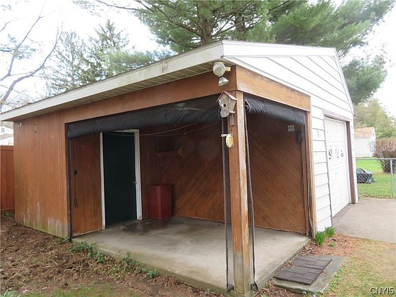 5th image of 414 Quentin Rd