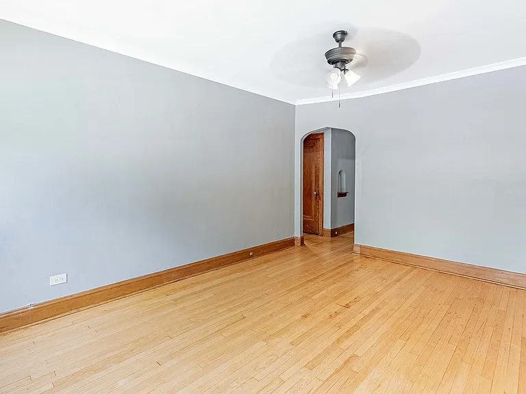 2557 N Lockwood Ave #1 — Photo 3