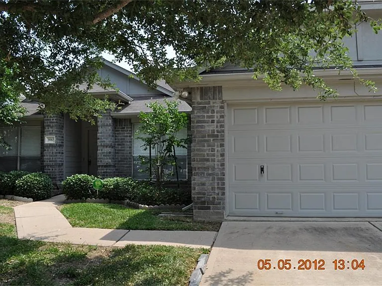 3910 Bridgebay Ln — Photo 2