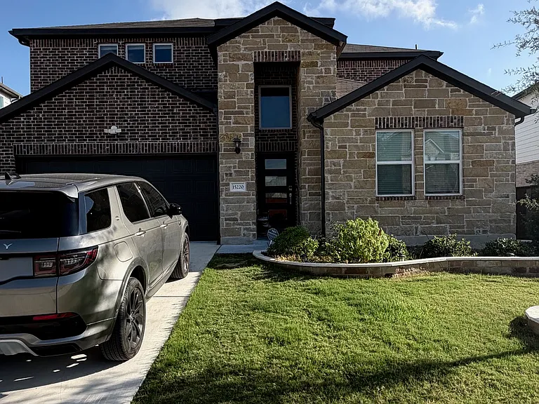 15220 Holloway Dr — Photo 1
