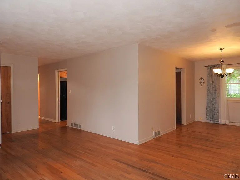 504 Hillsboro Pkwy — Photo 3