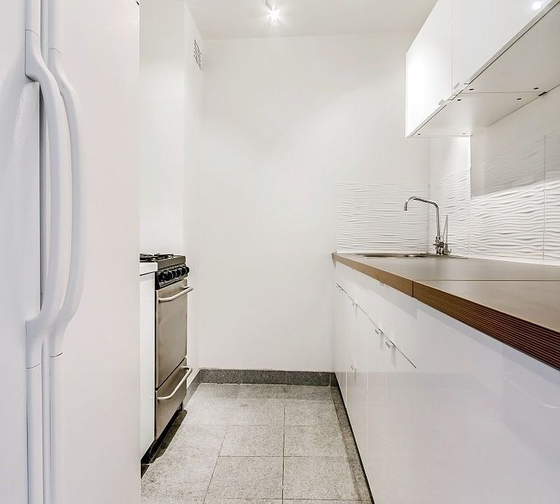 2nd image of 224 E 60th St APT 11K