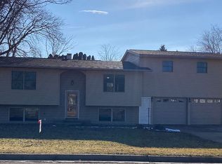 211 E 11th St, Pecatonica, IL 61063