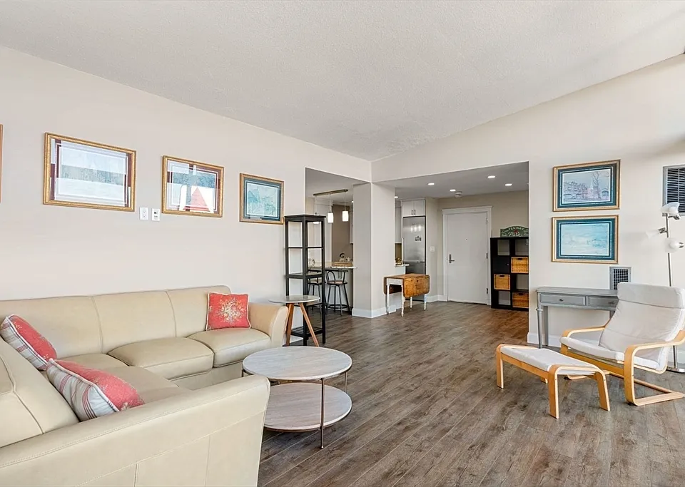 566 Commonwealth Ave #Penthouse 2