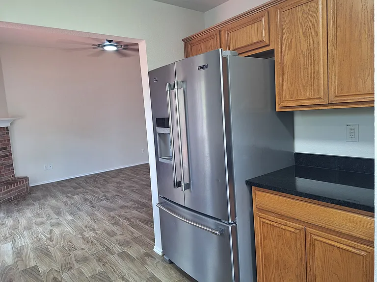 208 Iris Ln — Photo 18