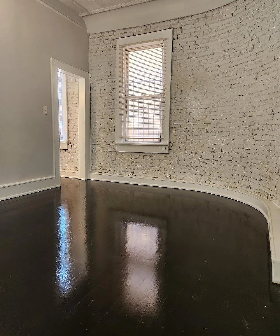 2 bed, 900 sqft, $1,400 — Photo 1