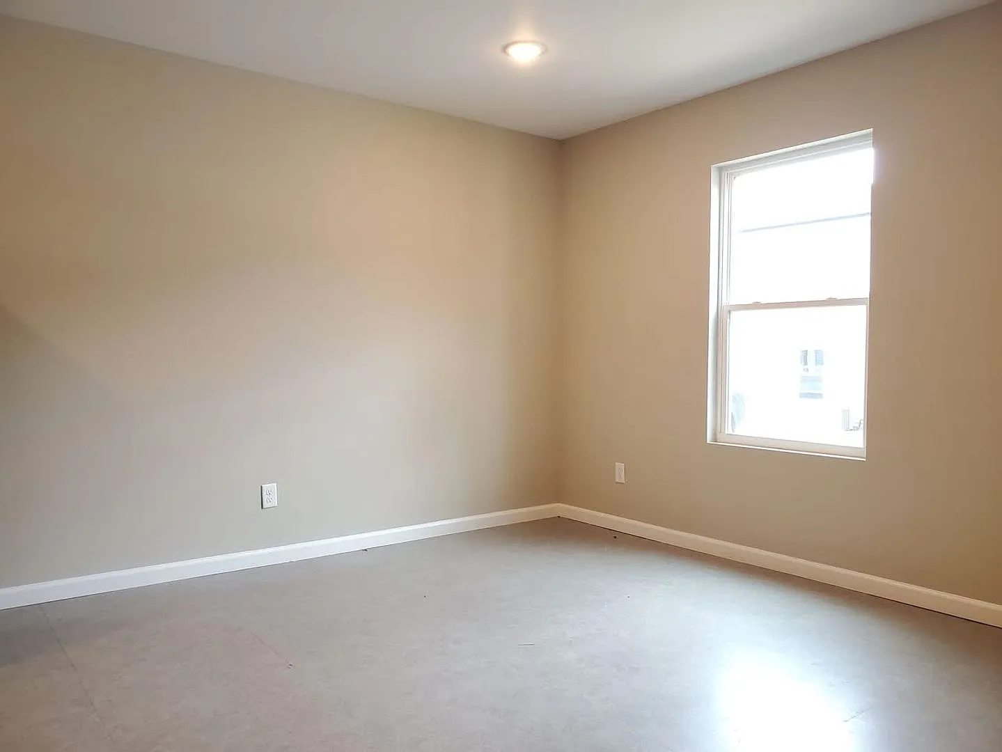 2 Bedroom 1.5 Bathroom Townhouse — Photo 3