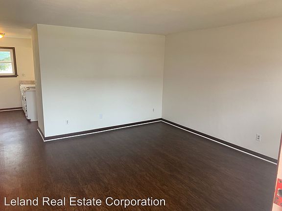 3rd image of 224 Greenbrier Ave