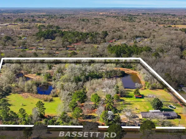 1409 Bassett Rd, Palestine, TX 75803
